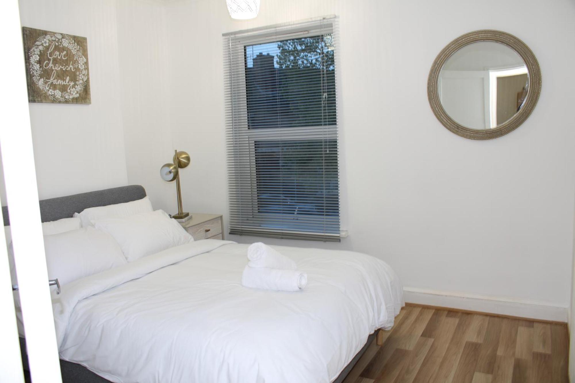 F2S Serviced Apartments 2Bedroom Terrace House With Free Wifi Netflix Suitable For Contractors Walking Distance To Train Station Derby Eksteriør bilde