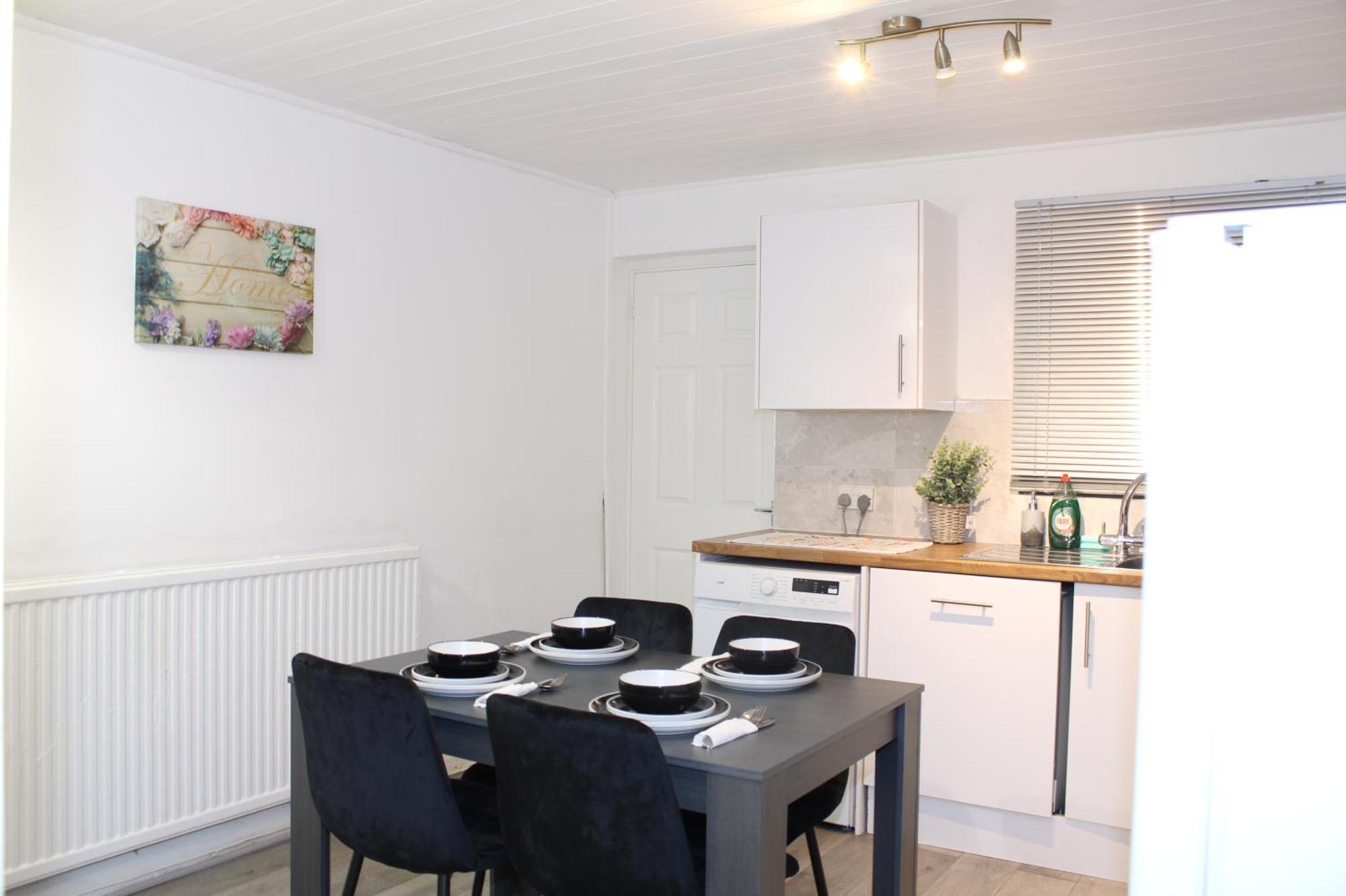 F2S Serviced Apartments 2Bedroom Terrace House With Free Wifi Netflix Suitable For Contractors Walking Distance To Train Station Derby Eksteriør bilde
