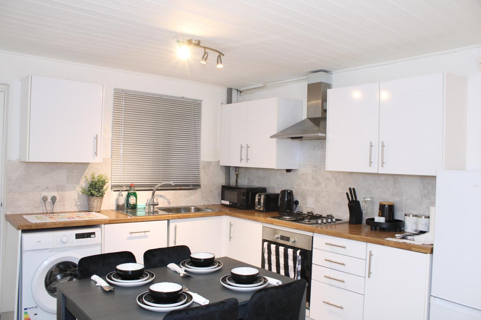 F2S Serviced Apartments 2Bedroom Terrace House With Free Wifi Netflix Suitable For Contractors Walking Distance To Train Station Derby Eksteriør bilde