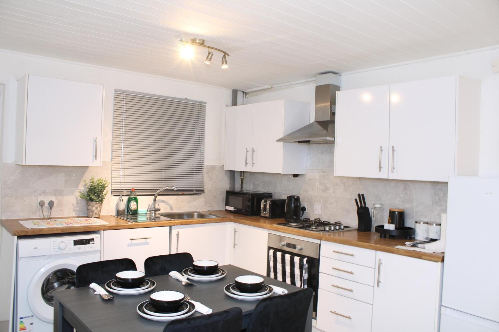 F2S Serviced Apartments 2Bedroom Terrace House With Free Wifi Netflix Suitable For Contractors Walking Distance To Train Station Derby Eksteriør bilde